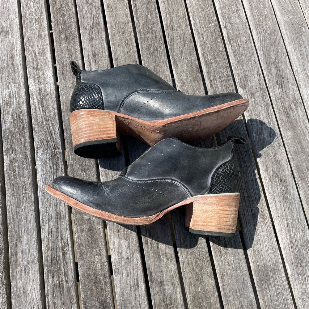 Freebird by Steven Sz 8 Sadie Black Leather Booties Wood Block Heel Snake Accent - Picture 13 of 14